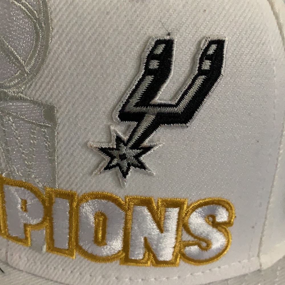 San Antonio Spurs 2014 NBA Champions Cap - Picture 7 of 16